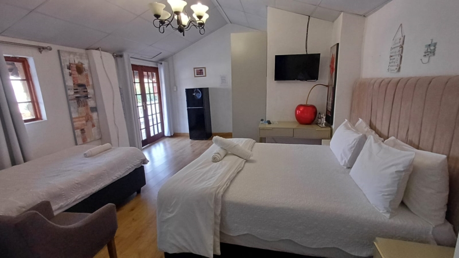 6 Bedroom Property for Sale in Kosmos North West
